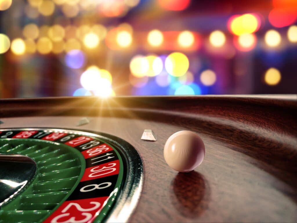 Inside Bets and Outside Bets in Roulette
